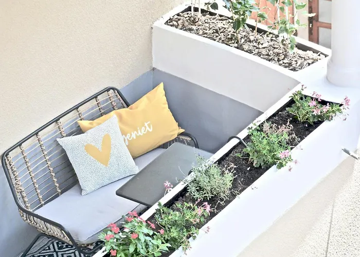 In Cahors Wine Region Near Lot River * Duravel