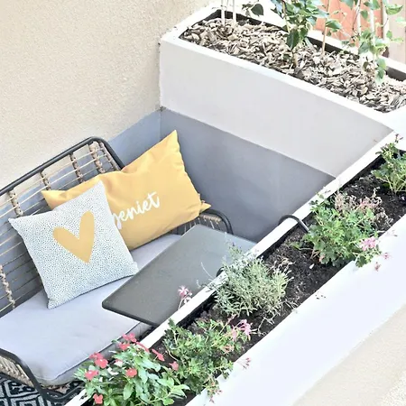 In Cahors Wine Region Near Lot River * Duravel